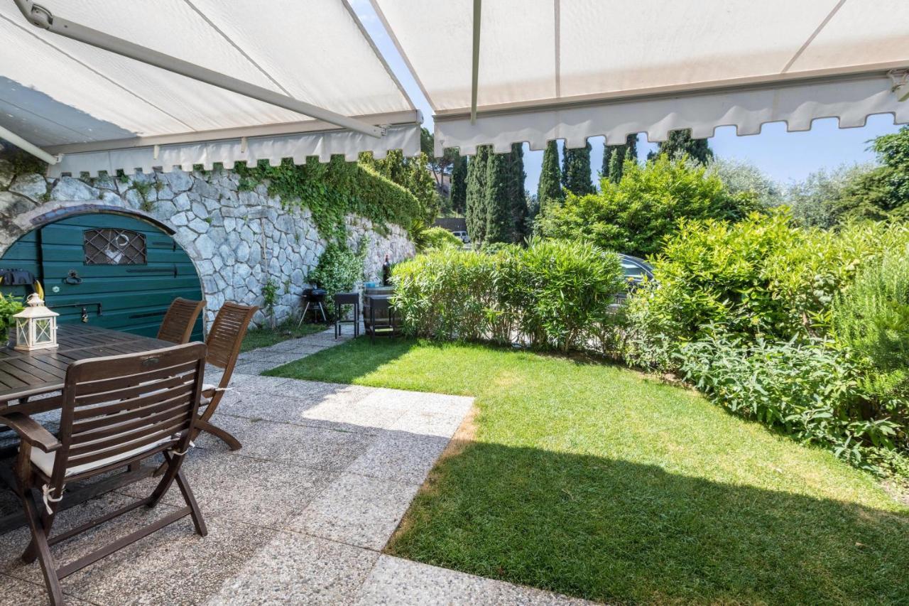 Residence La Mignon Oleandri トッリ・デル・ベーナコ エクステリア 写真